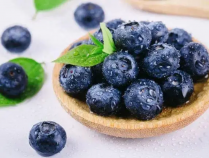 黑蓝莓功效与作用,黑莓和蓝莓的营养区别