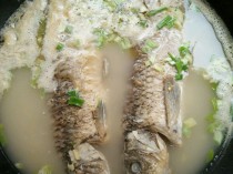 鲤鱼煲汤的功效与作用,鲤鱼汤的作用和功效